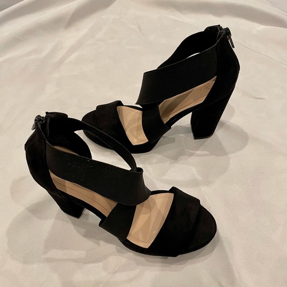 Black strappy chunky heels size 7 with elastic ankle - Picture 3 of 3